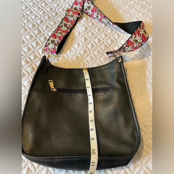 Cross body bag with guitar strap - vegan - Picture 10 of 12